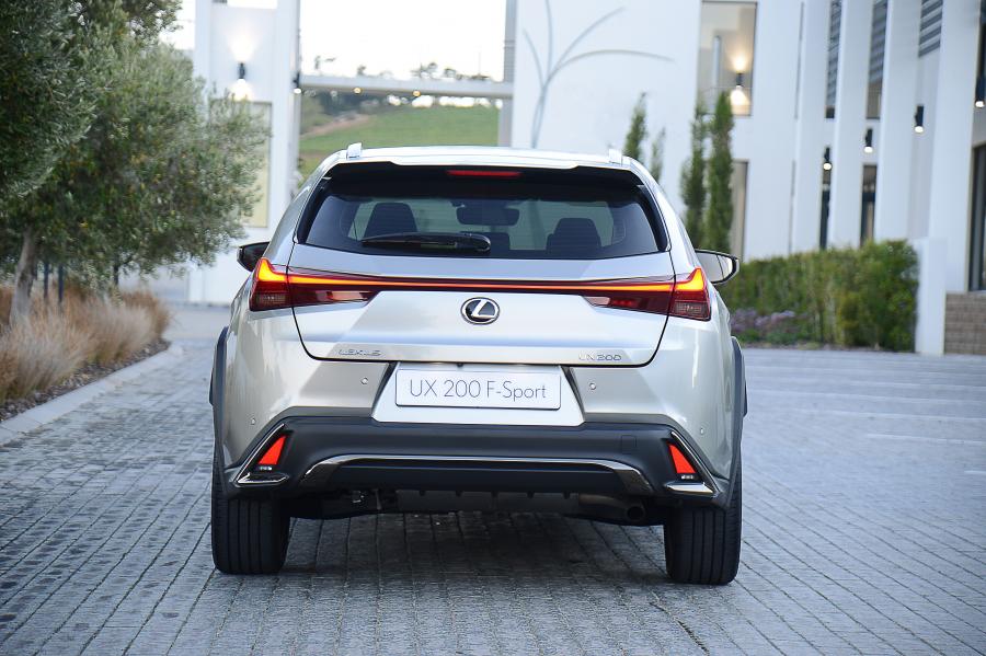  Lexus UX200 F-Sport 2019 года  (ZA) (фото 6 из 39)